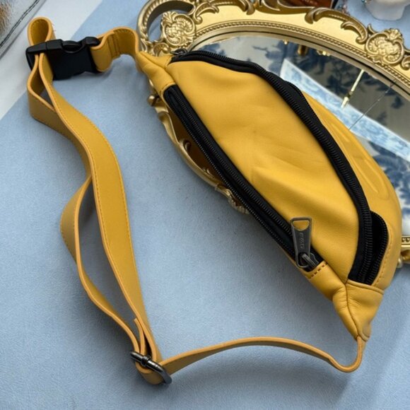 🆕 DIESEL 🧿 NWOT Embossed-Logo Belt Bag, Pale Yellow PU Vegan Leather - Picture 14 of 14